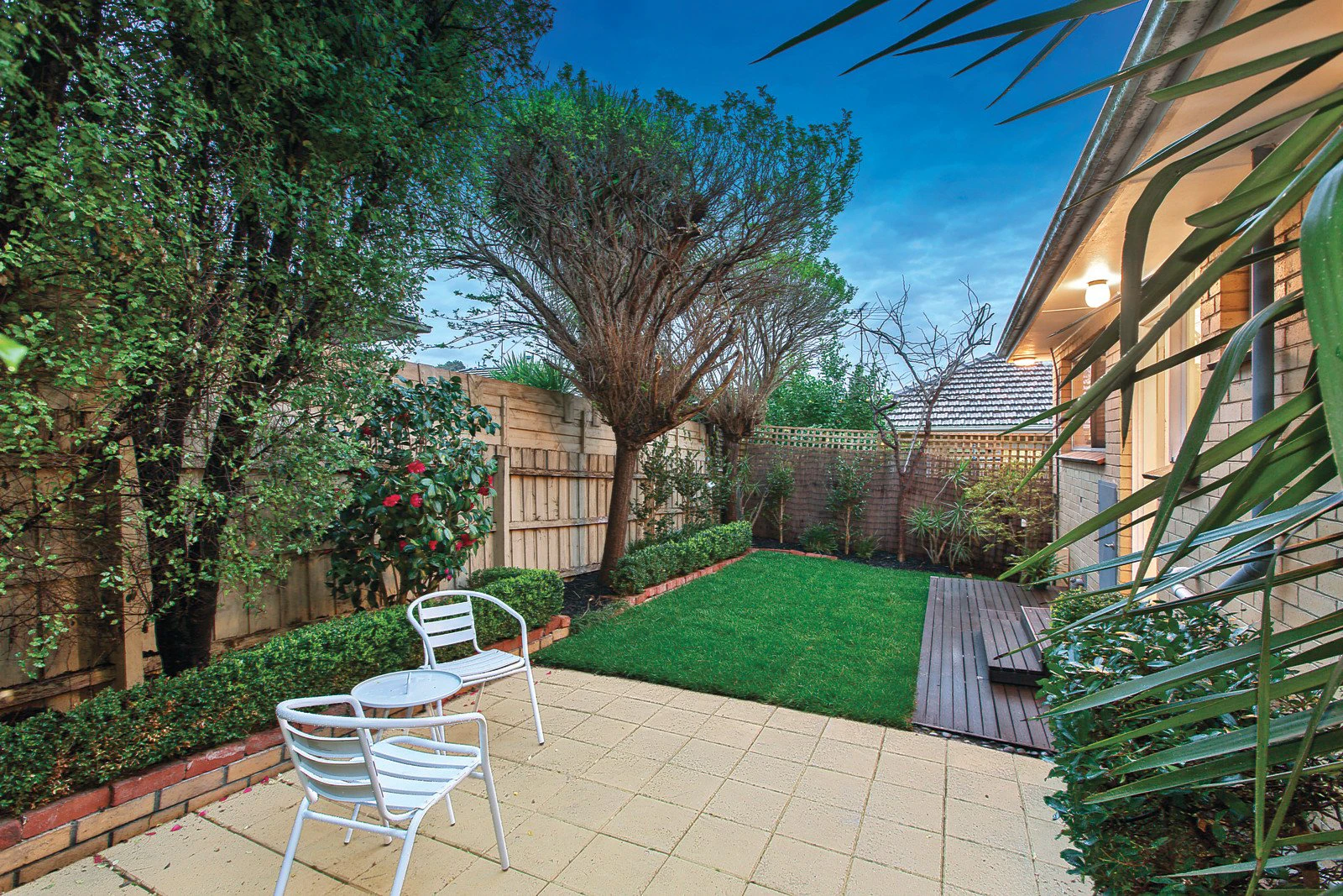 2/23 Broughton Road, Surrey Hills, VIC