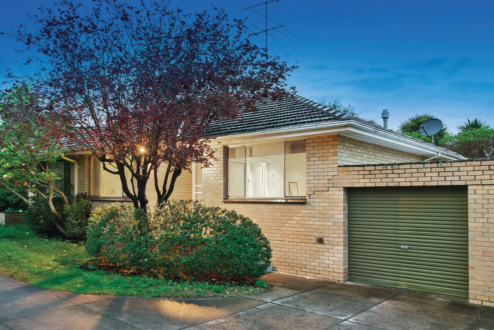2/23 Broughton Road, Surrey Hills, VIC
