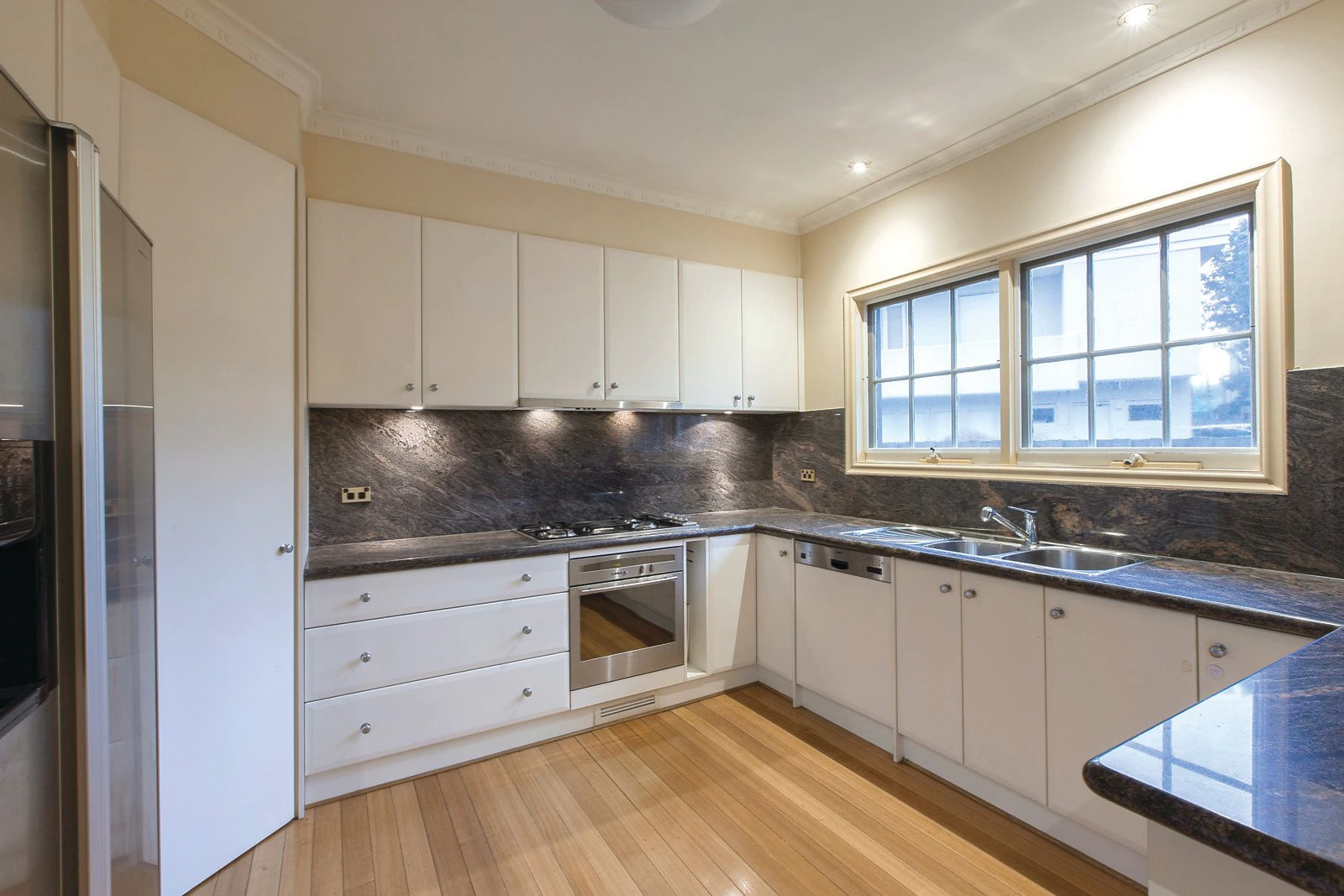 4 Sylvan Court, Kew, VIC