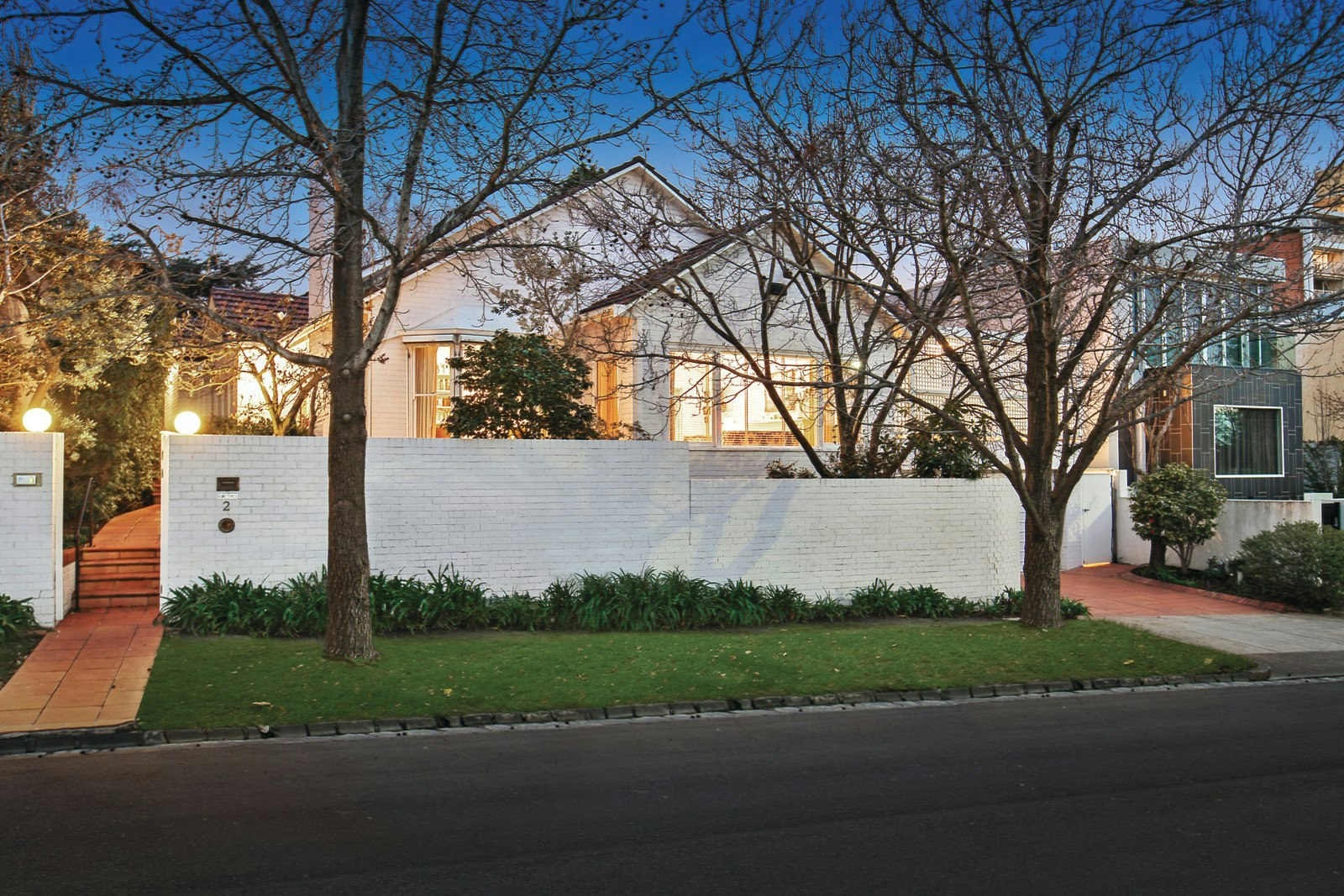 2 Duffryn Place, Toorak, VIC