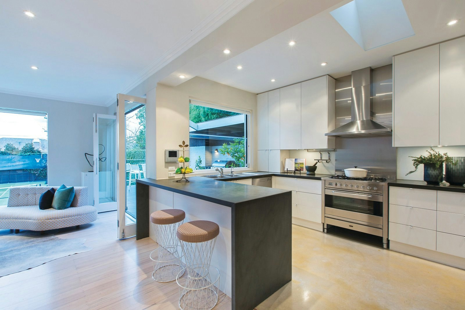 4 Scotsburn Grove, Toorak, VIC