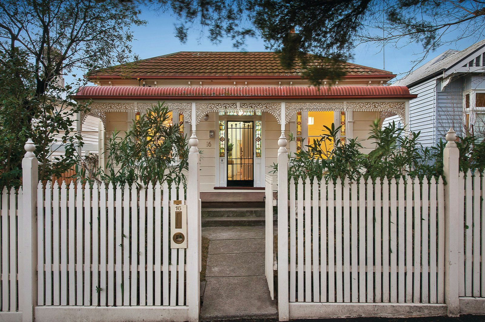 16 Llaneast Street, Armadale, VIC