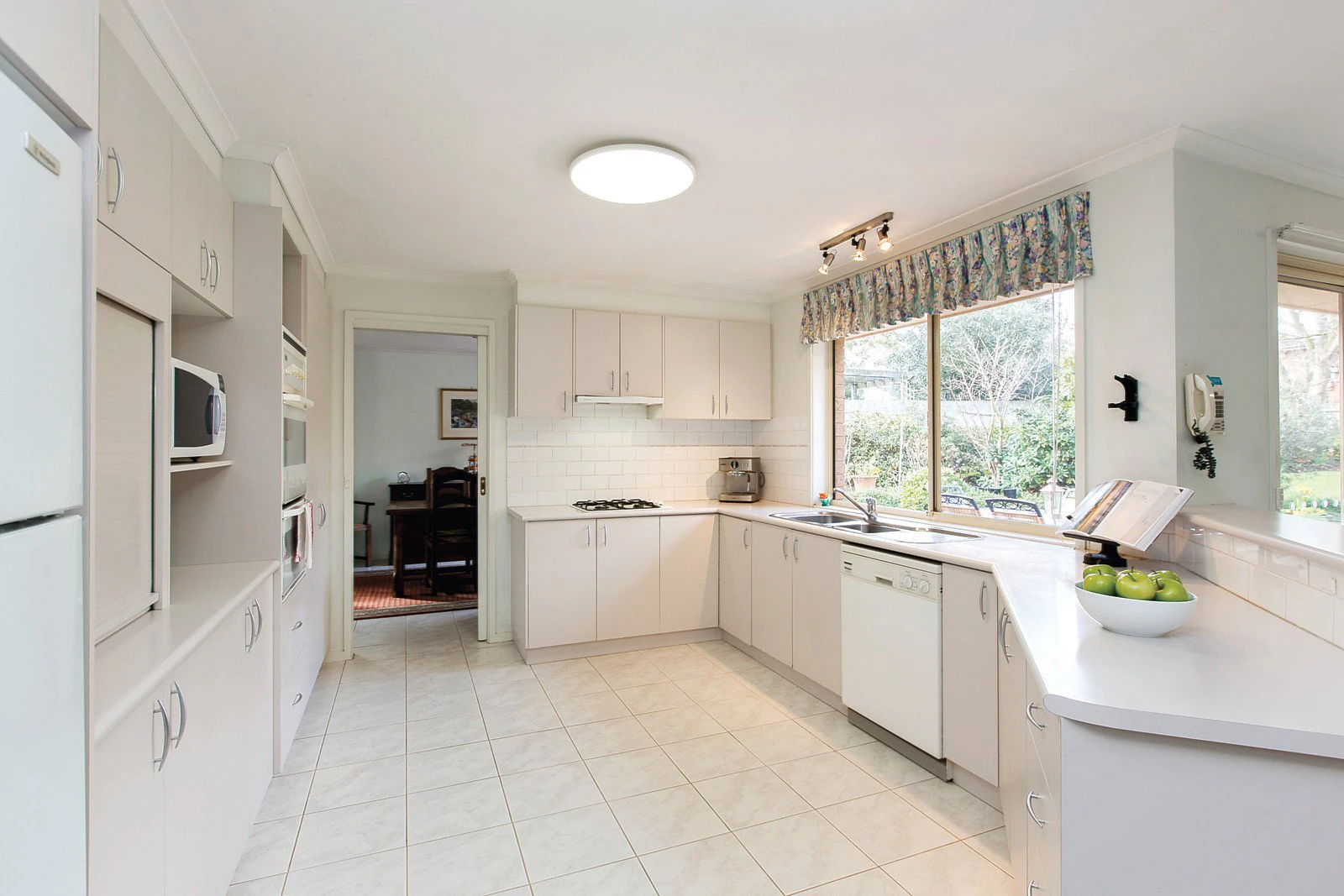 2 Bella Vista Road, Glen Iris, VIC