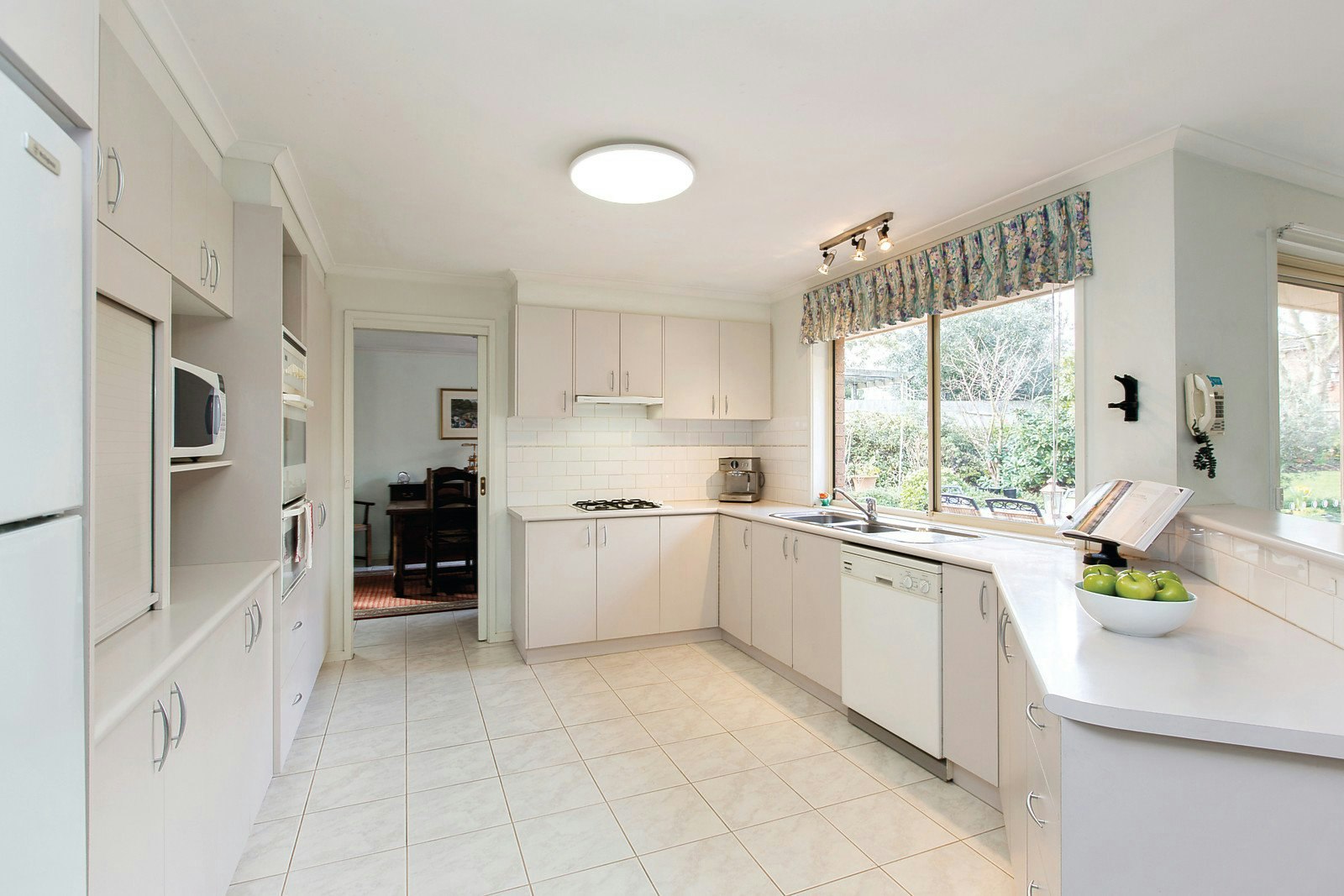 2 Bella Vista Road, Glen Iris, VIC