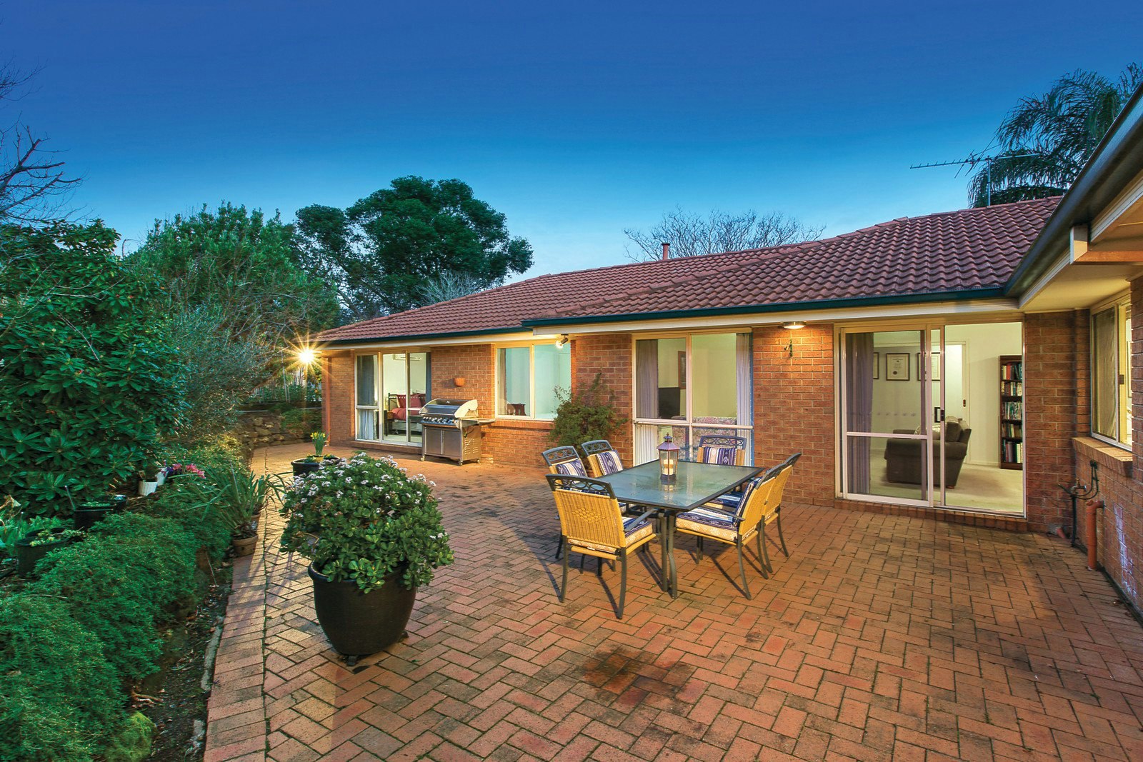 2 Bella Vista Road, Glen Iris, VIC