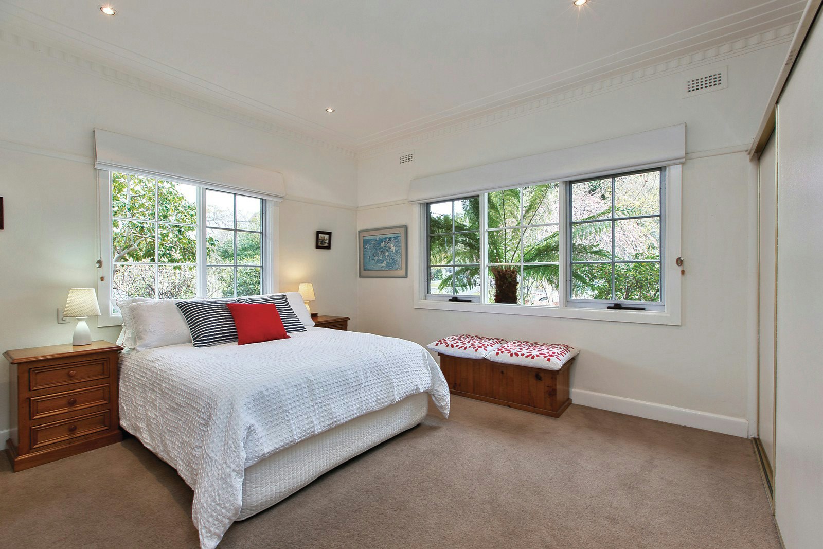 17 Bayside Crescent, Hampton, VIC