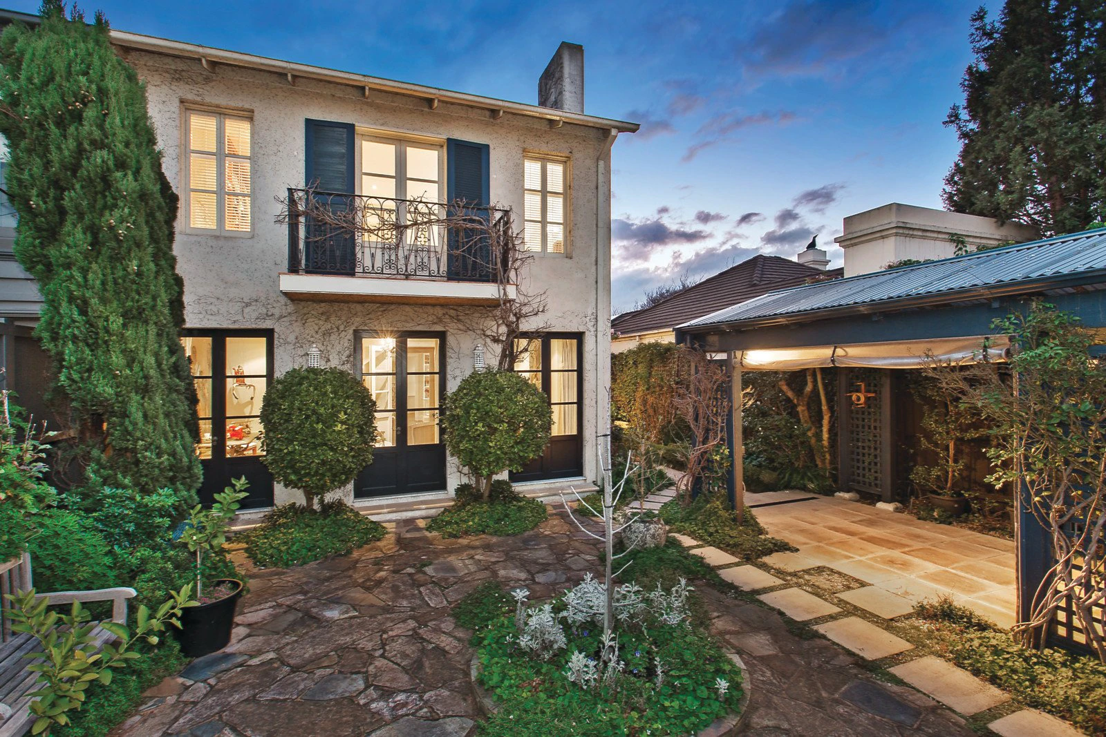 16 Cole Court, Toorak, VIC