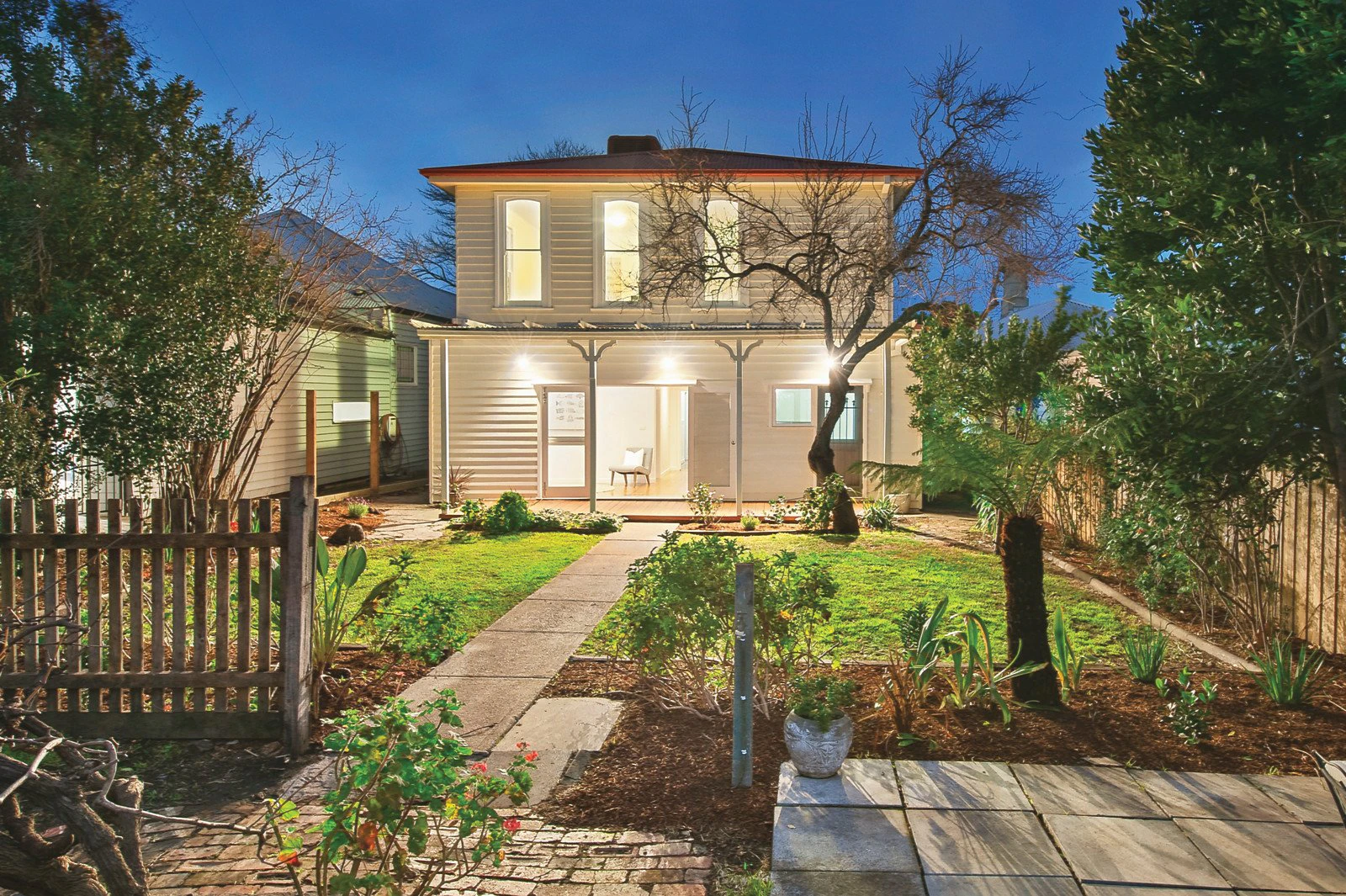 16 Llaneast Street, Armadale, VIC