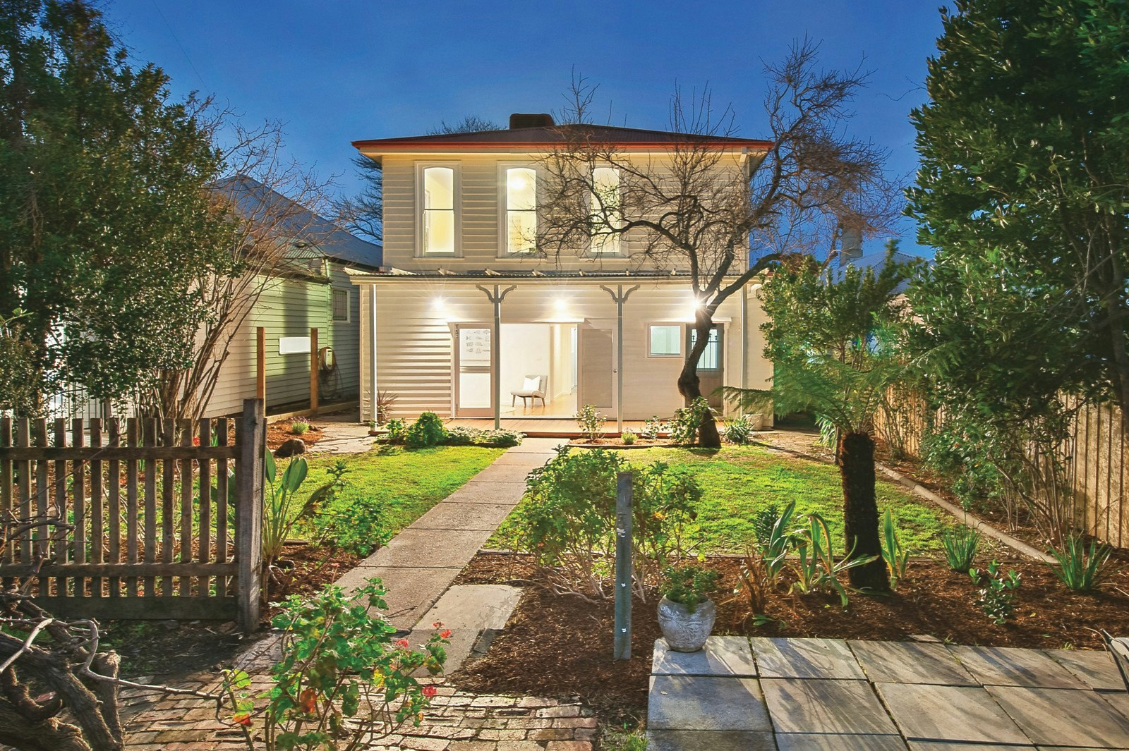 16 Llaneast Street, Armadale, VIC