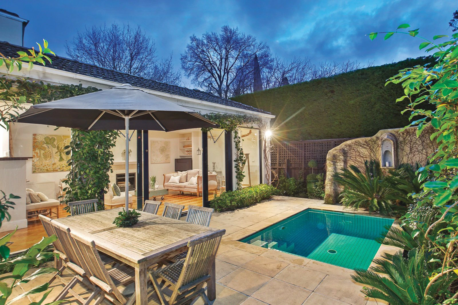 16 Cole Court, Toorak, VIC
