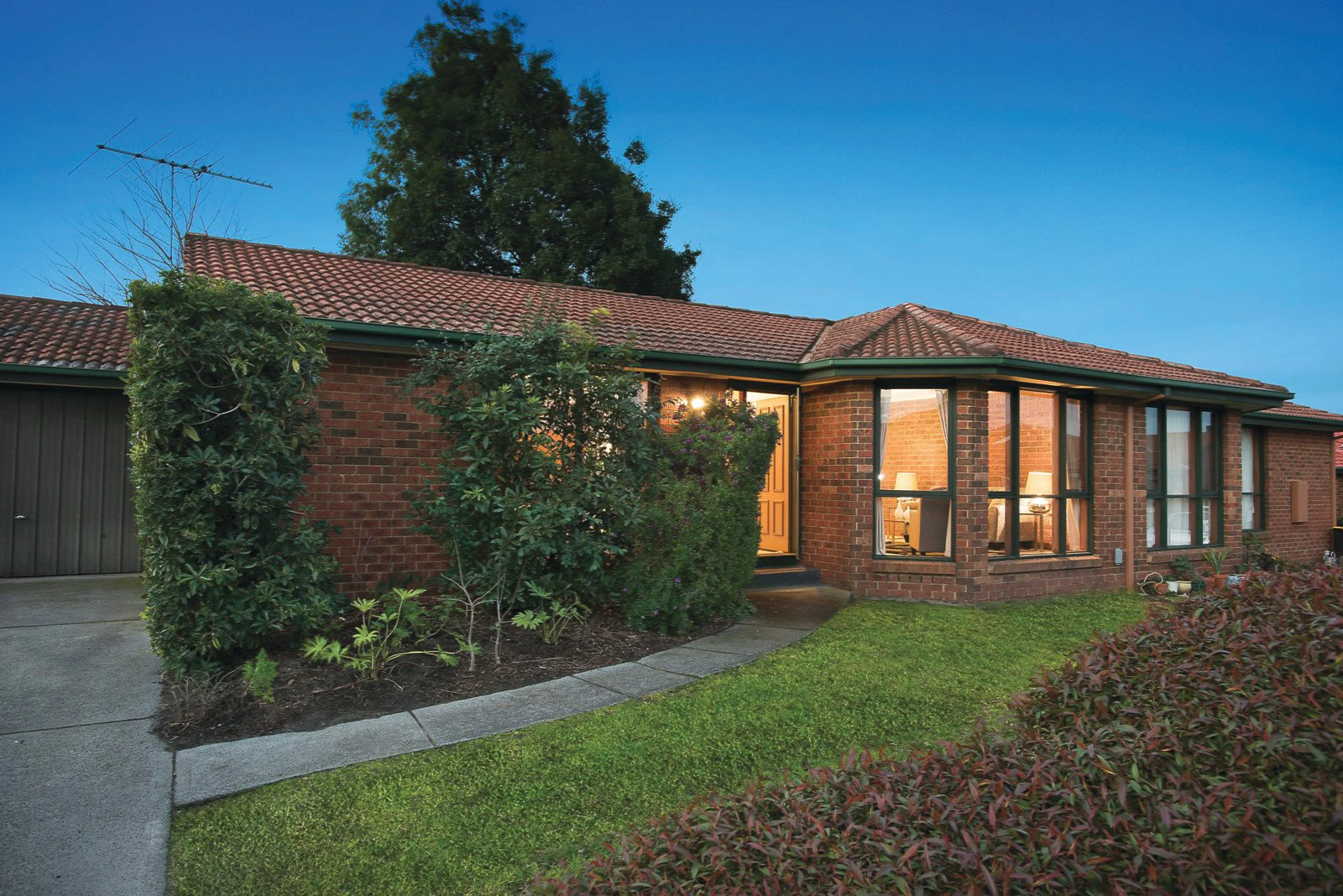 2/383 Warrigal Road, Burwood, VIC