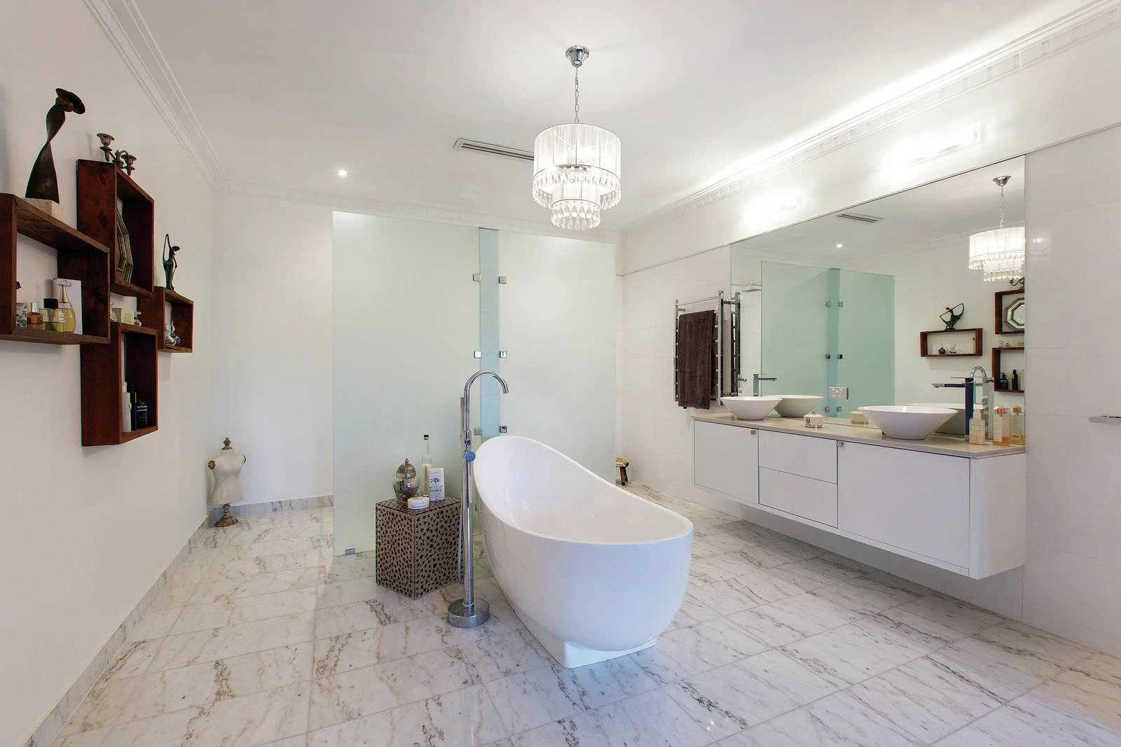 3 Varzin Avenue, Surrey Hills, VIC