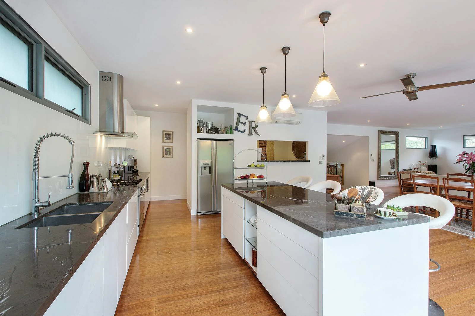 3 Varzin Avenue, Surrey Hills, VIC