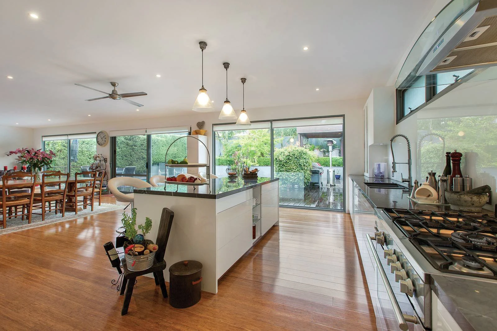 3 Varzin Avenue, Surrey Hills, VIC