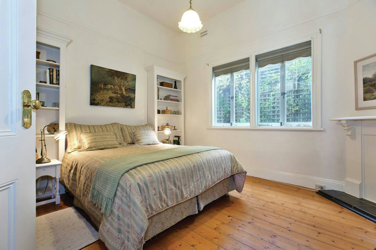 11 Mangarra Road, Canterbury, VIC