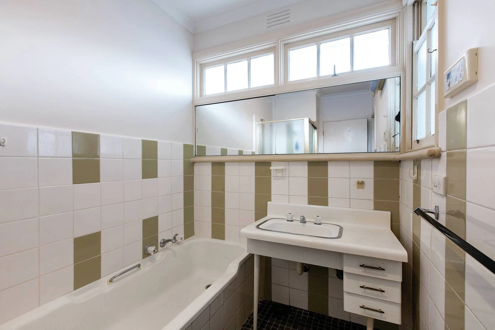 1/2 Spencer Road, Camberwell, VIC