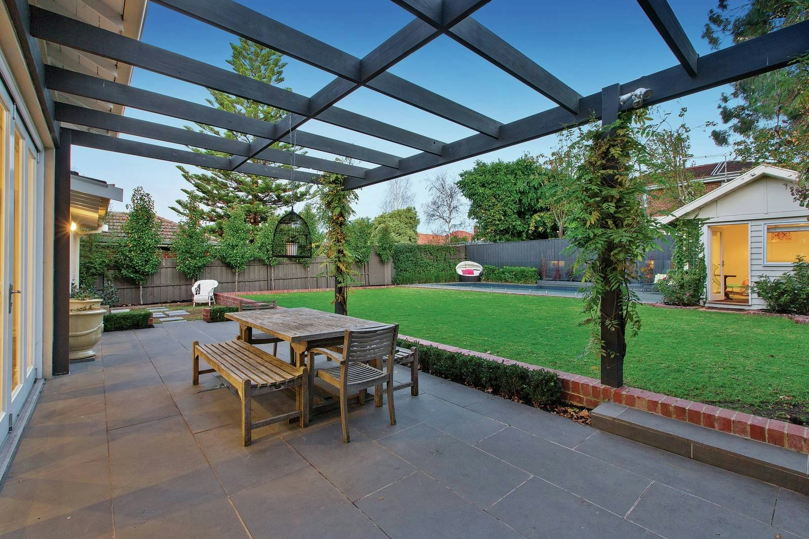 2 Martin Crescent, Glen Iris, VIC