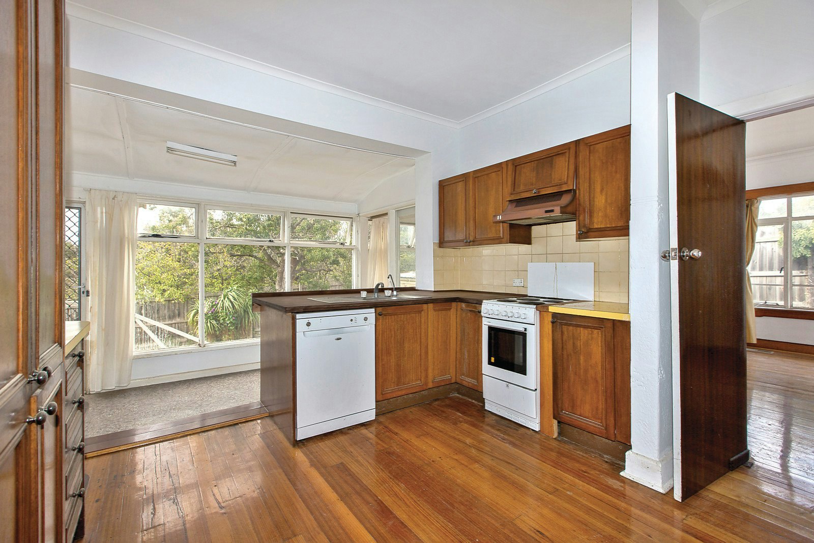 2 Elgar Road, Burwood, VIC