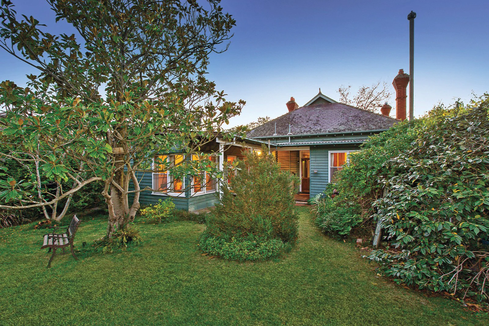 32 Faversham Road, Canterbury, VIC