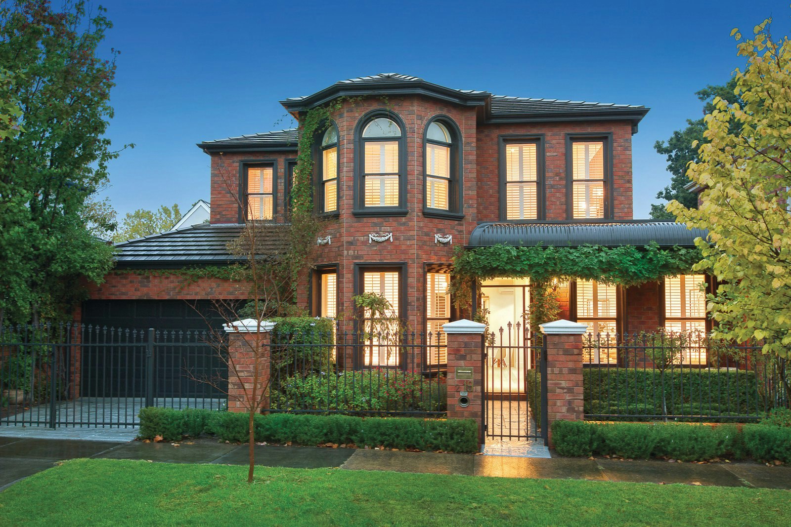 2/19 Faversham Road, Canterbury, VIC