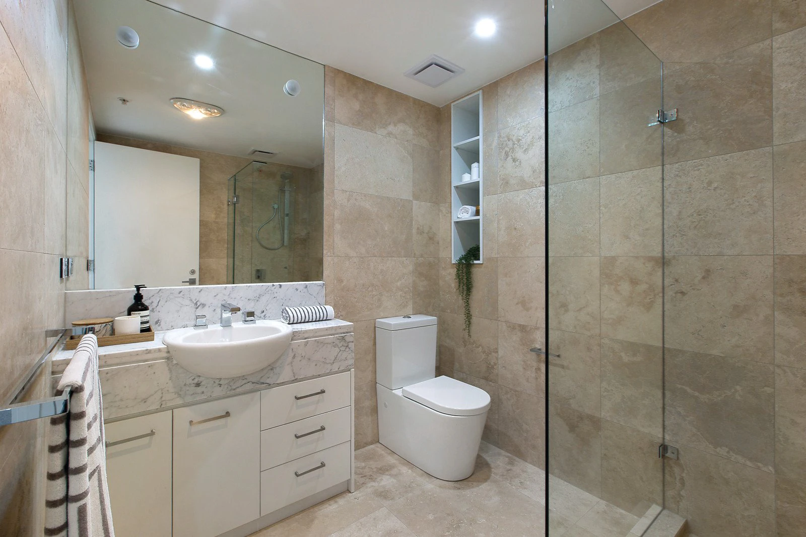 801/65 Beach Street, Port Melbourne, VIC