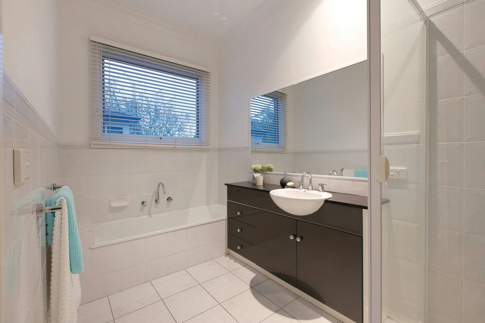 2/19 Faversham Road, Canterbury, VIC