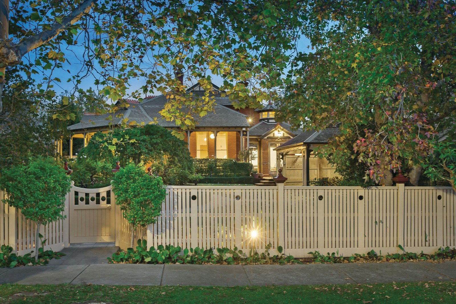 14 Selwyn Street, Canterbury, VIC