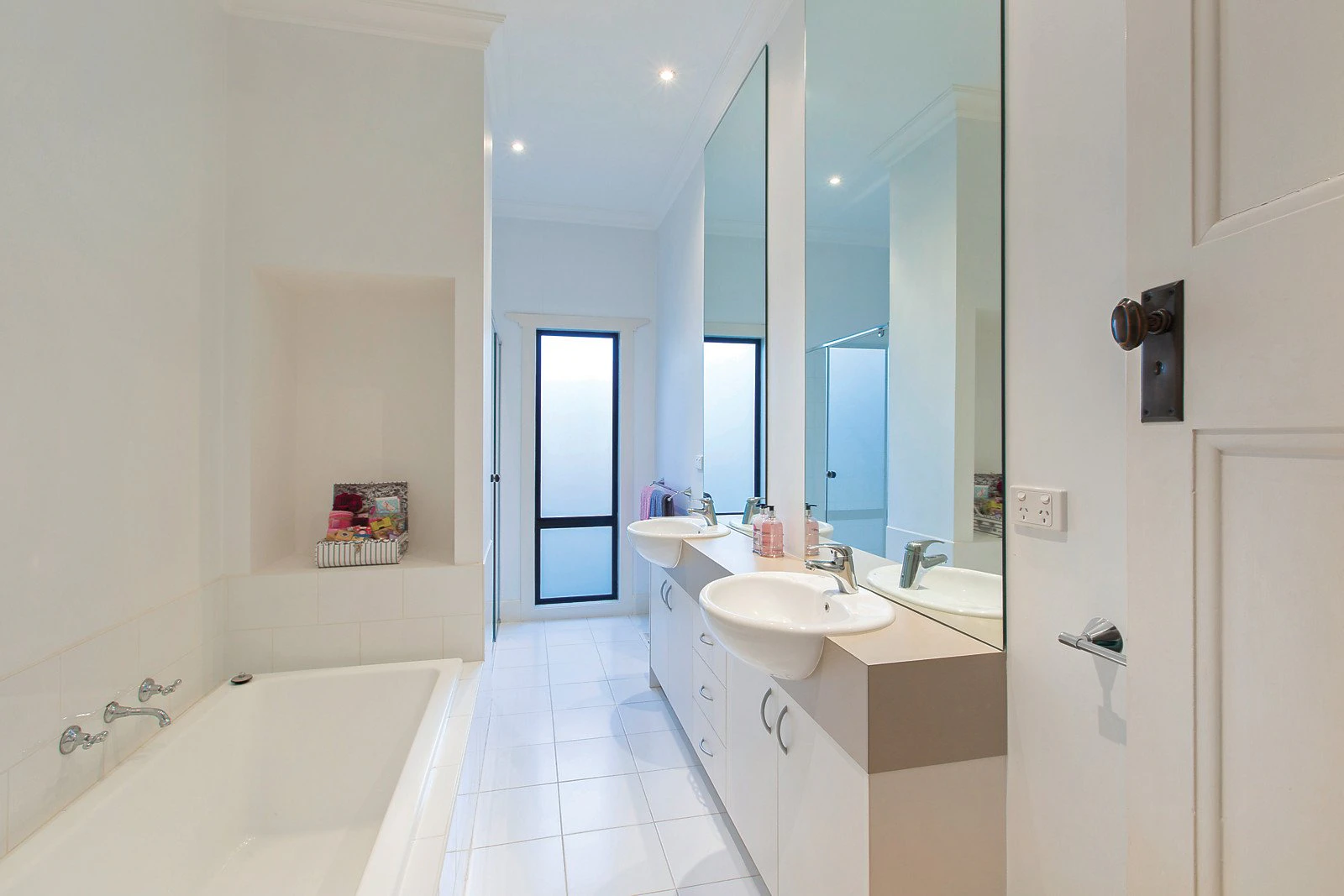 21 Rose Avenue, Surrey Hills, VIC