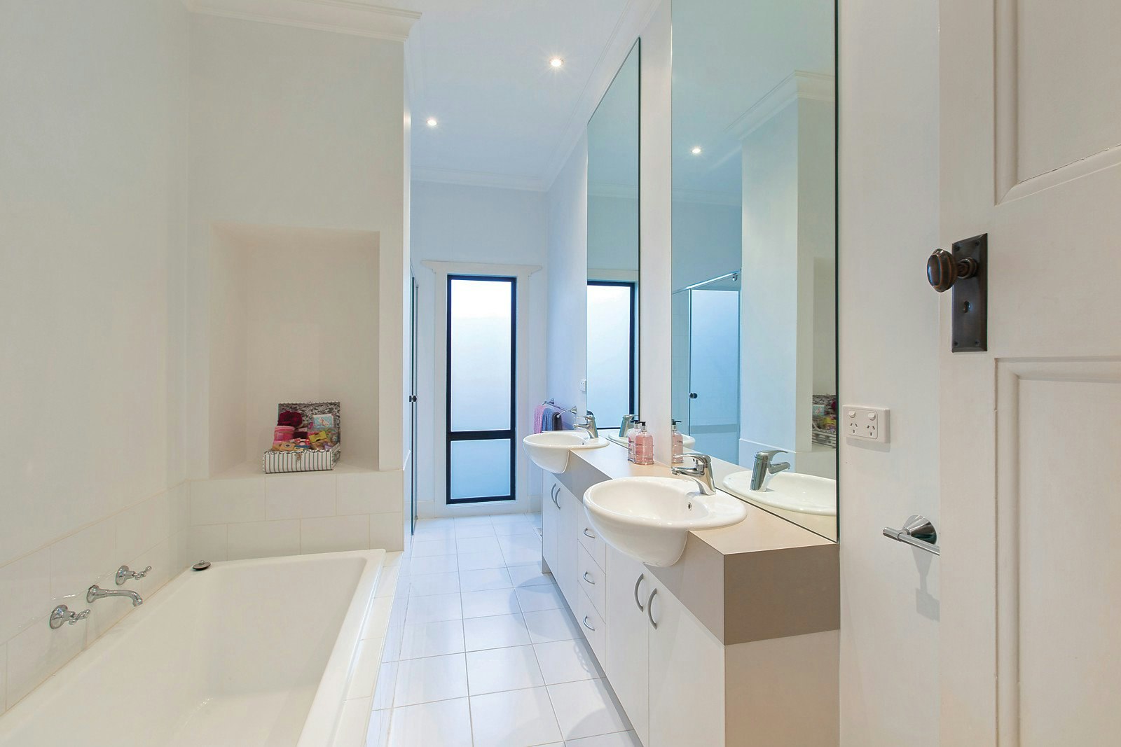 21 Rose Avenue, Surrey Hills, VIC