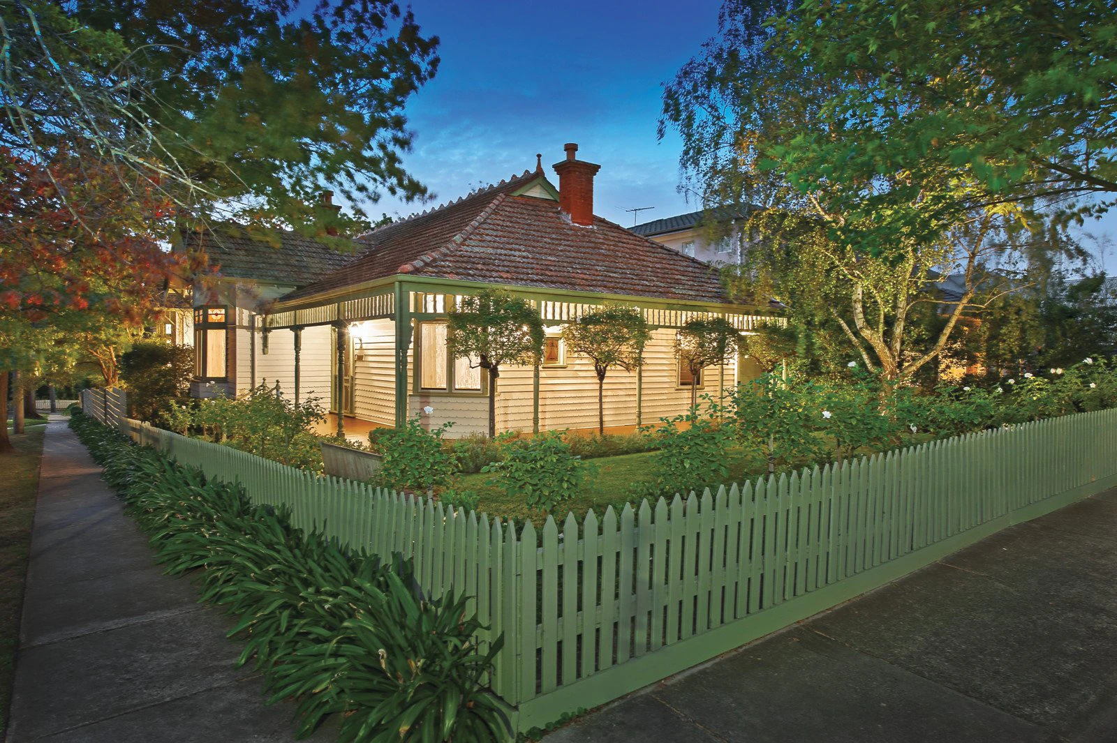13 Winson Green Road, Canterbury, VIC