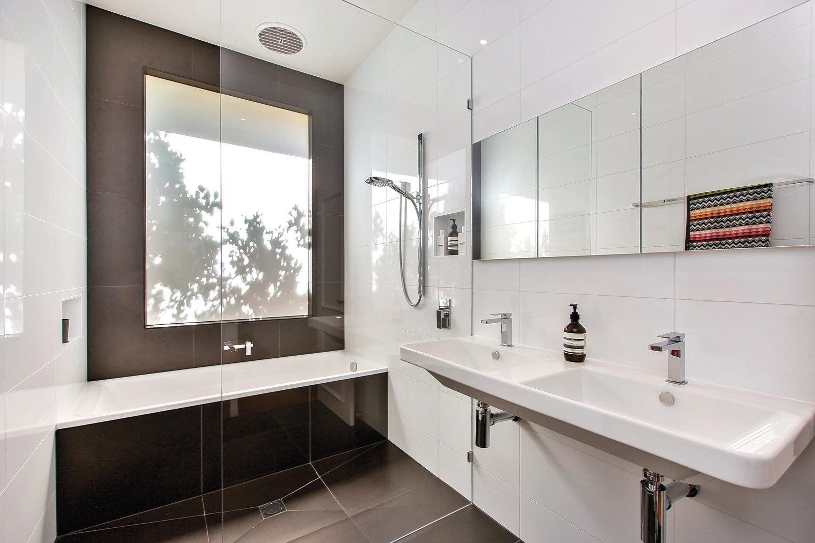 2 Gillies Street, Hampton, VIC