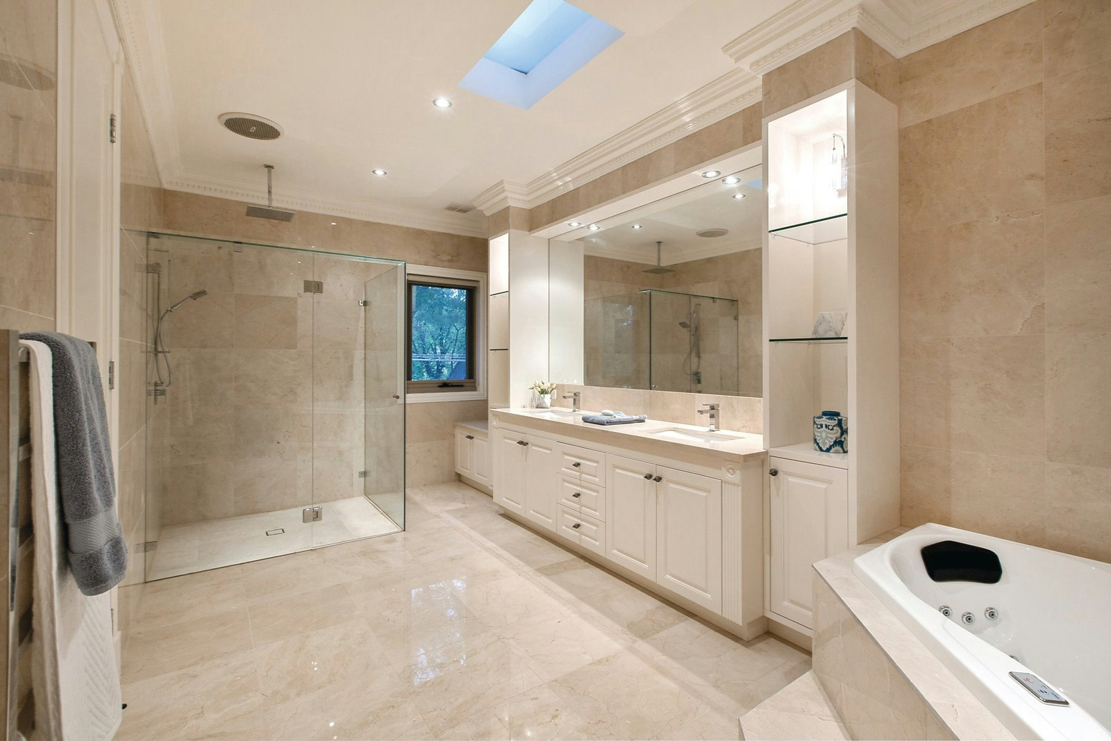 39 Kent Road, Surrey Hills, VIC