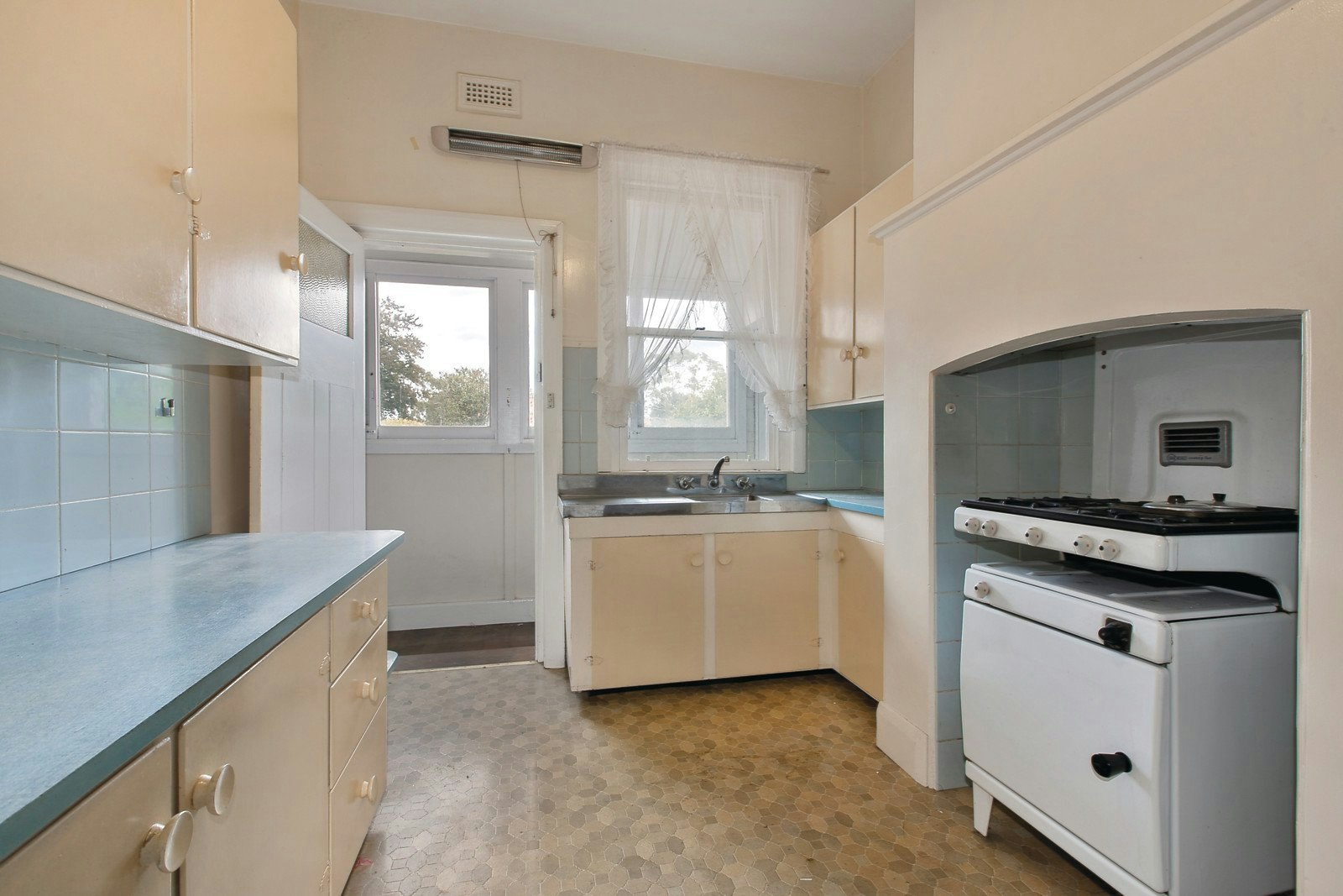 18 Weybridge Street, Surrey Hills, VIC