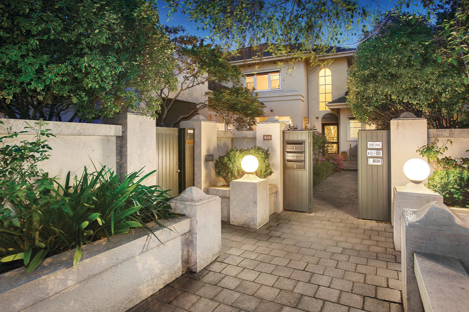 2/806 Burke Road, Camberwell, VIC