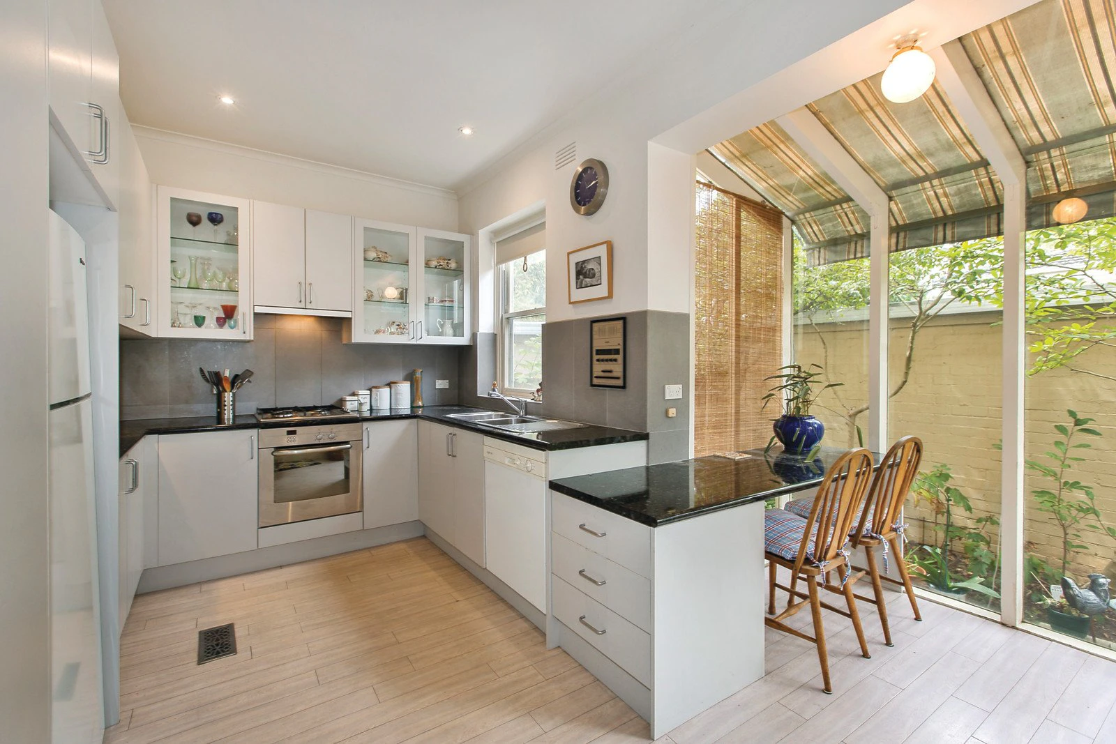 2/806 Burke Road, Camberwell, VIC