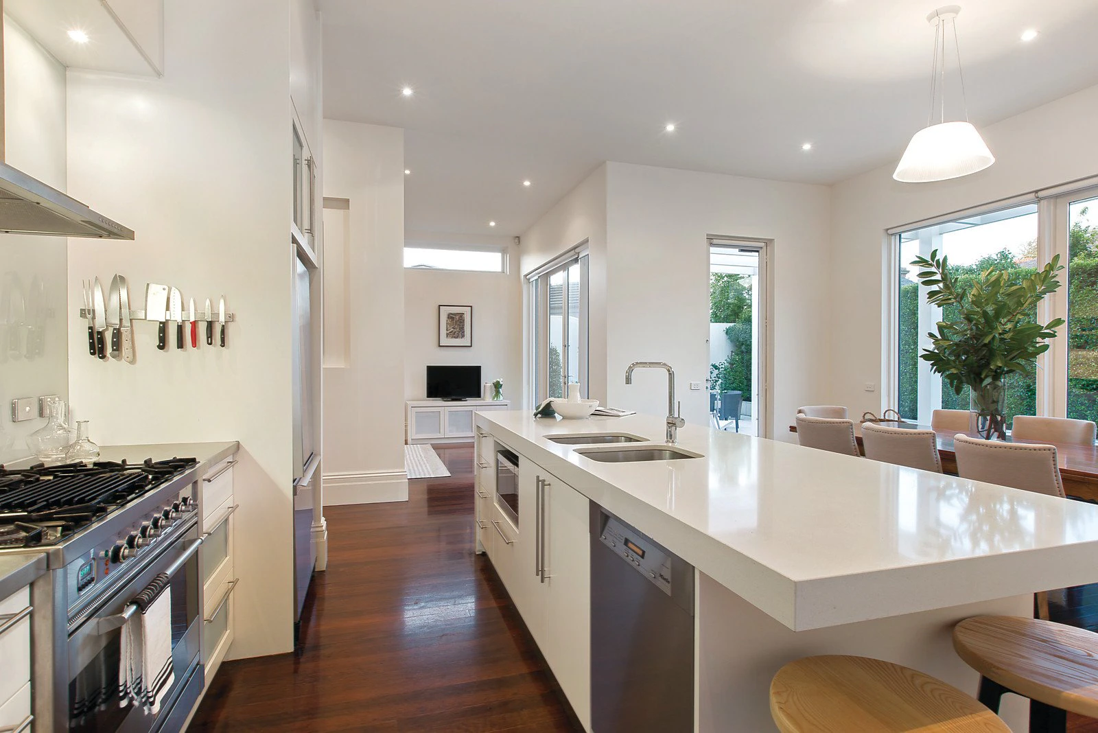 1 Royal Crescent, Armadale, VIC