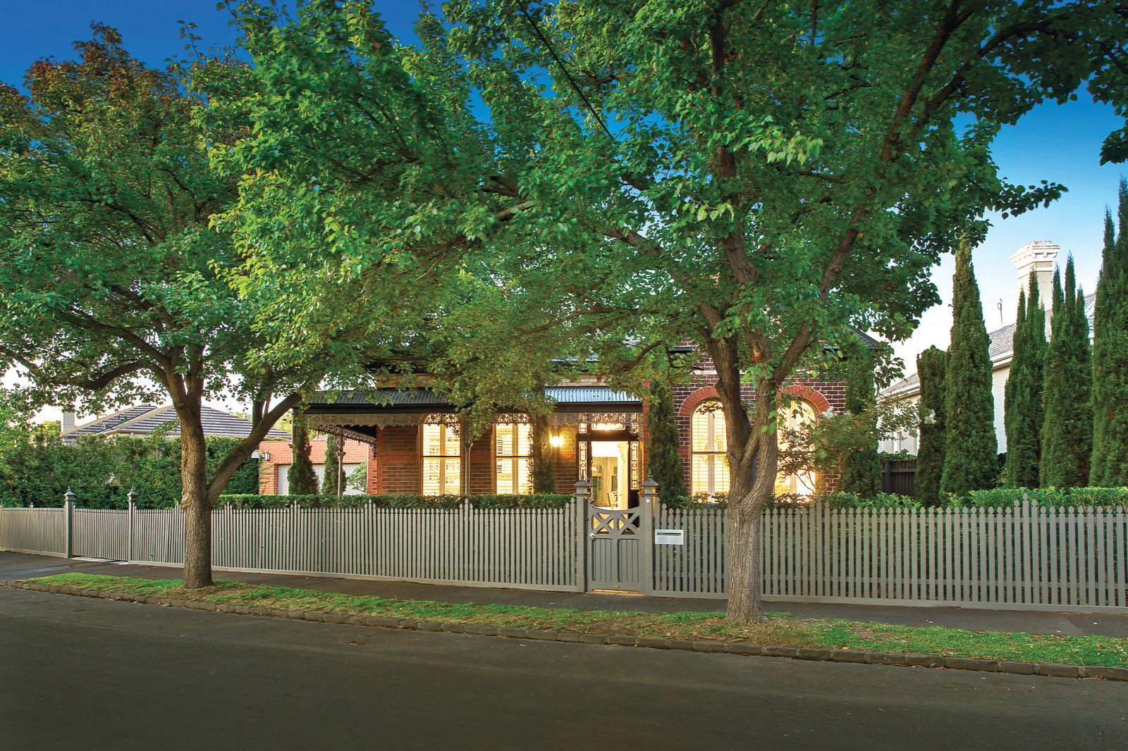 1 Royal Crescent, Armadale, VIC