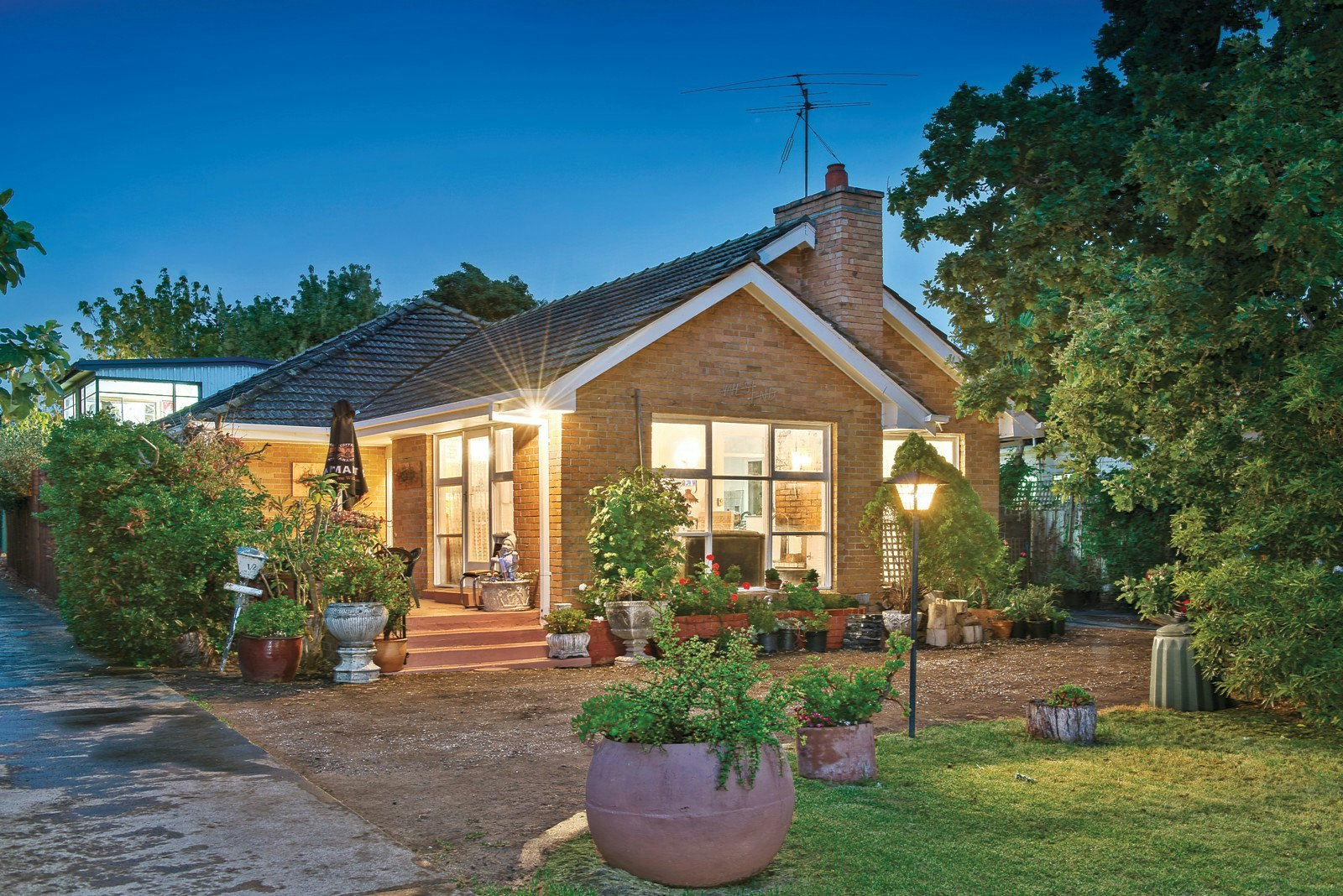 1/2 June Crescent, Glen Iris, VIC