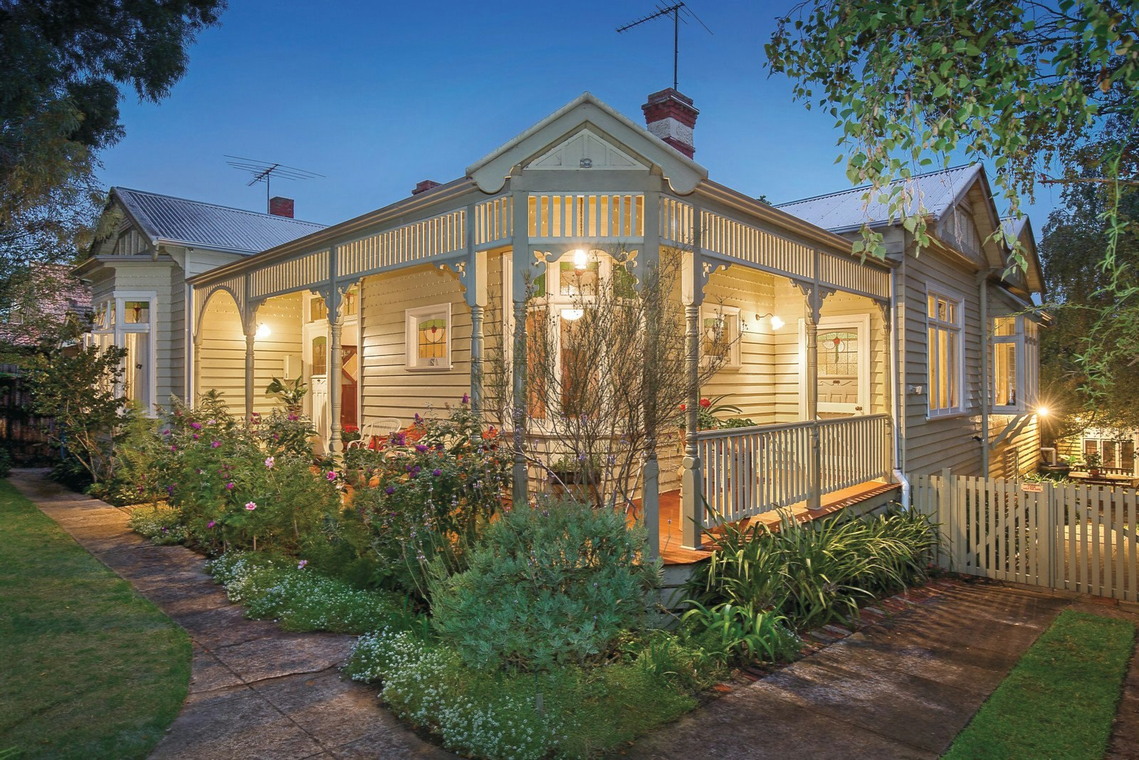 8 View Street, Canterbury, VIC