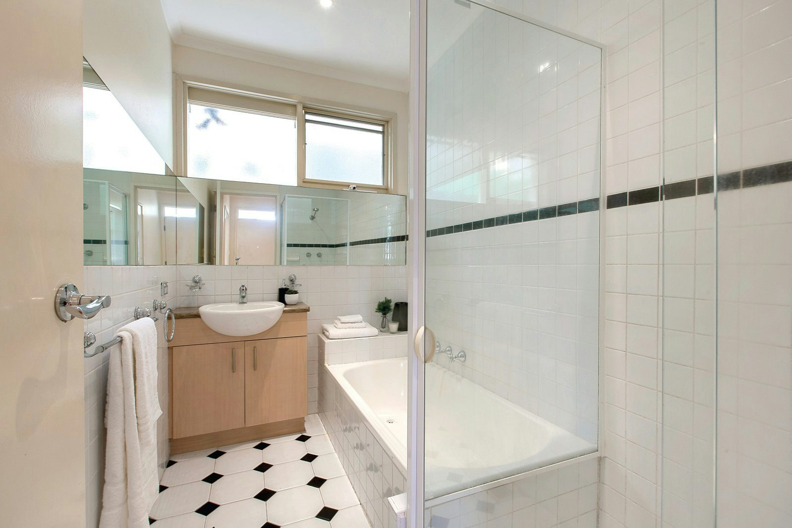 2/59 Iris Road, Glen Iris, VIC