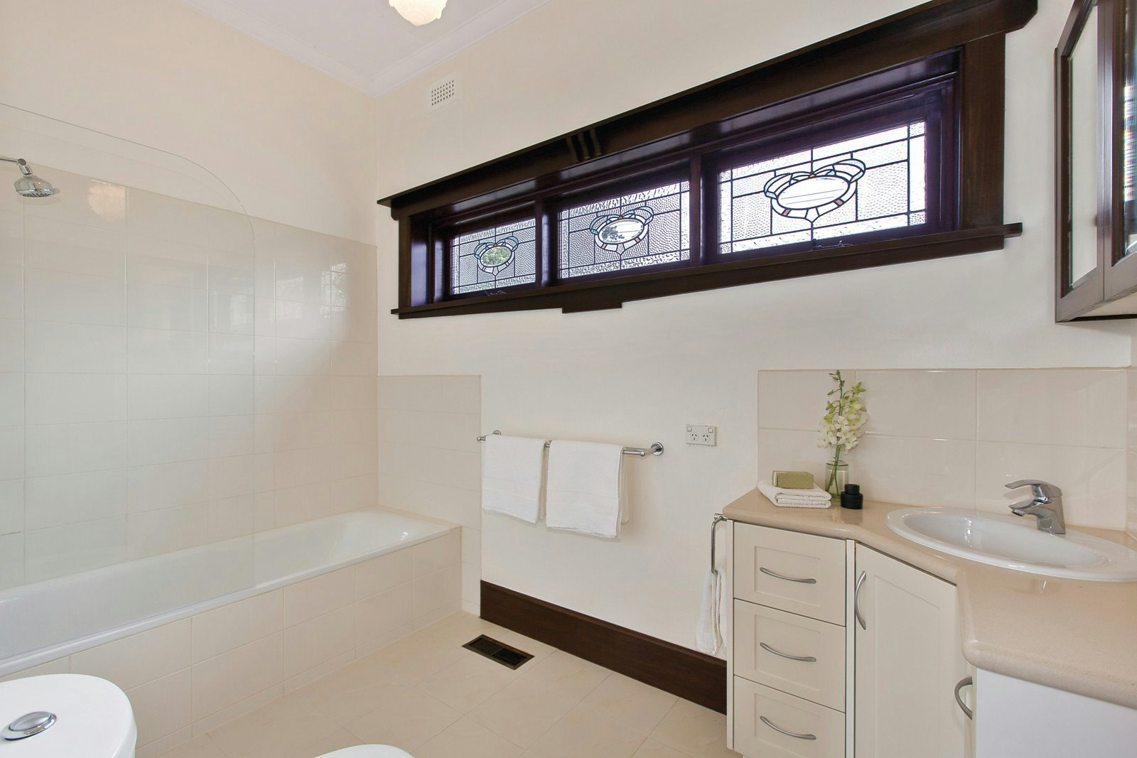 16 Nirvana Avenue, Malvern East, VIC