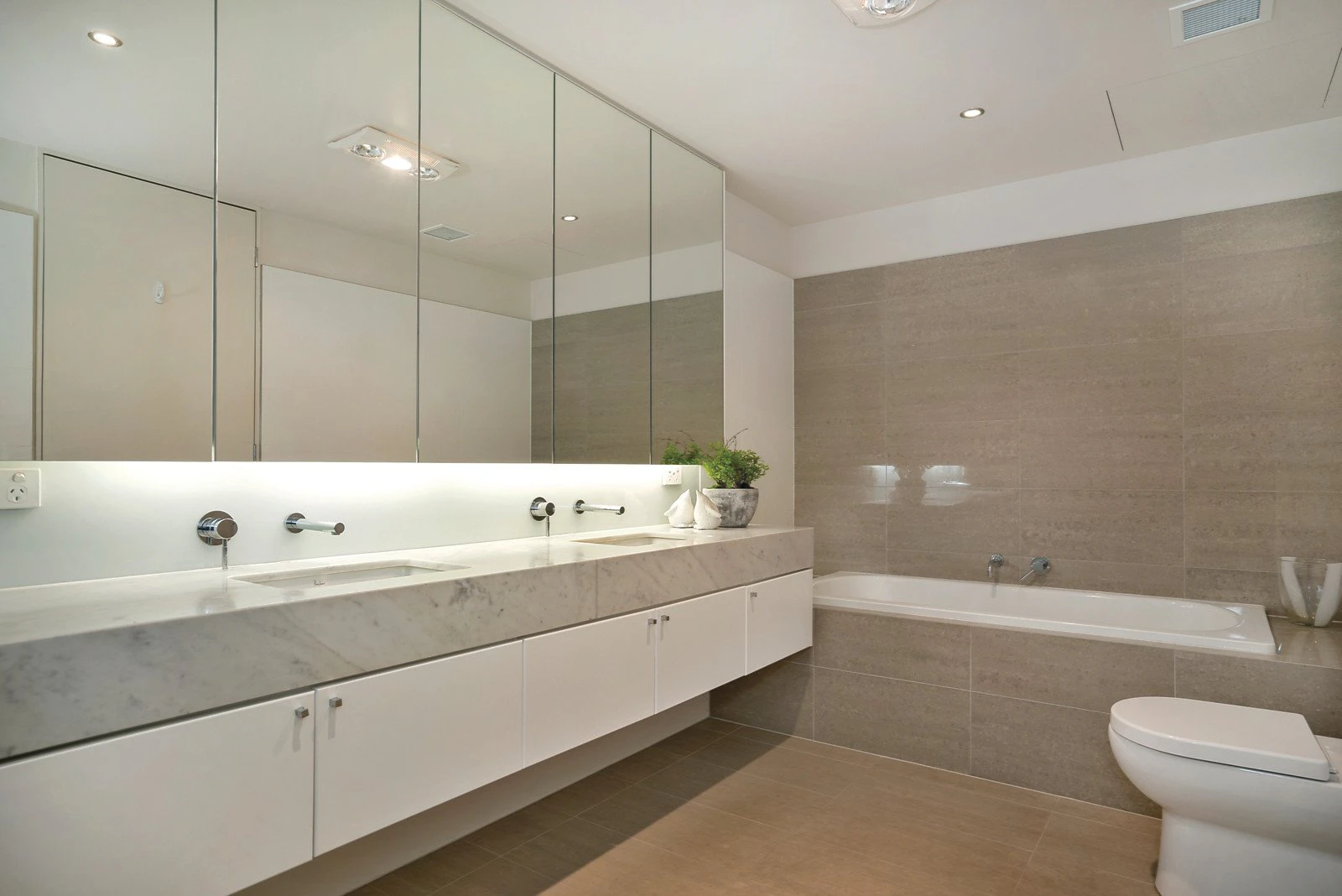 203/4 Cromwell Road, South Yarra, VIC