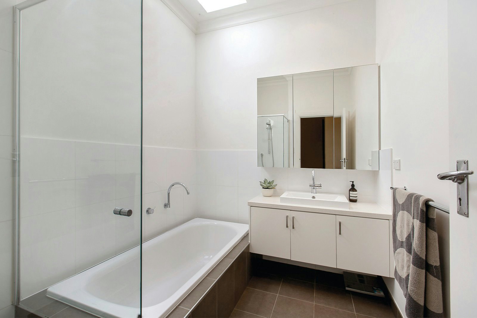 20 Woolcock Avenue, Kew East, VIC