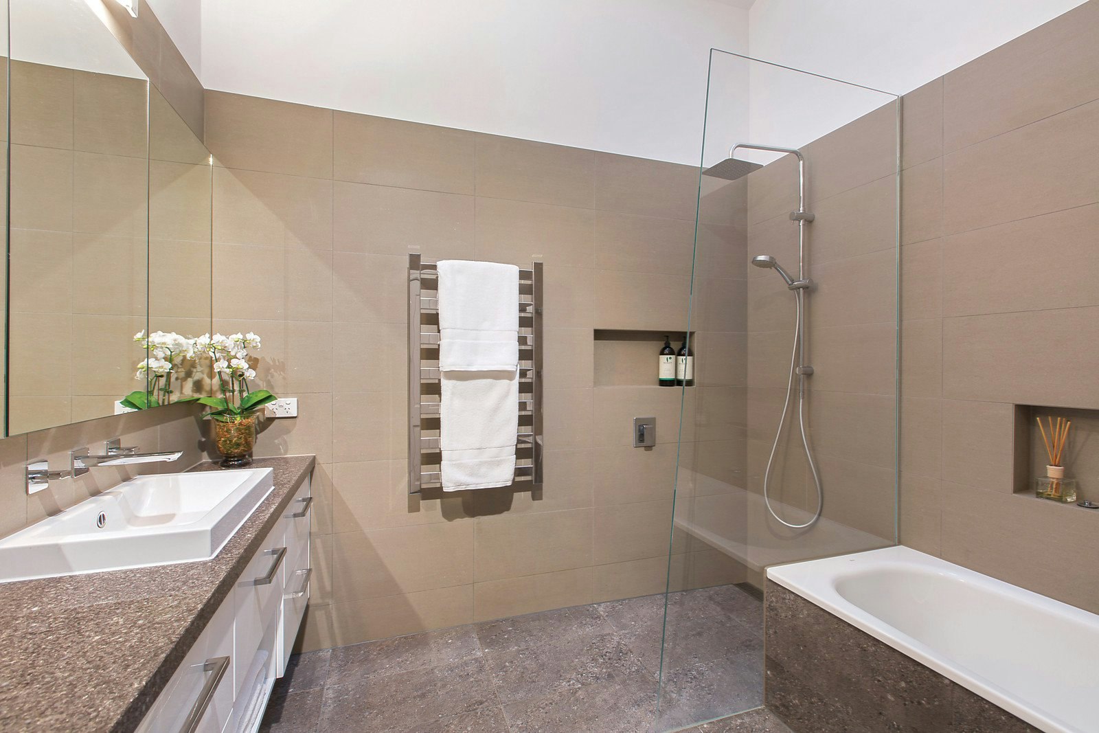 19 Bristol Street, Surrey Hills, VIC