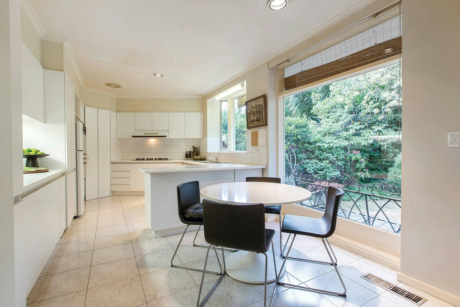 3 Nola Court, Toorak, VIC