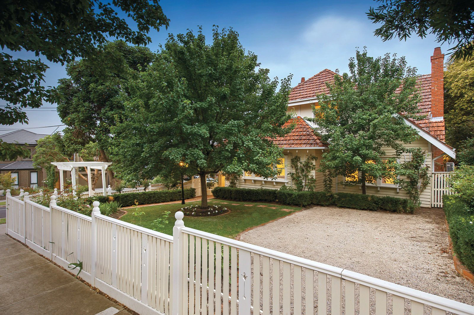 4 Arthur Street, Surrey Hills, VIC