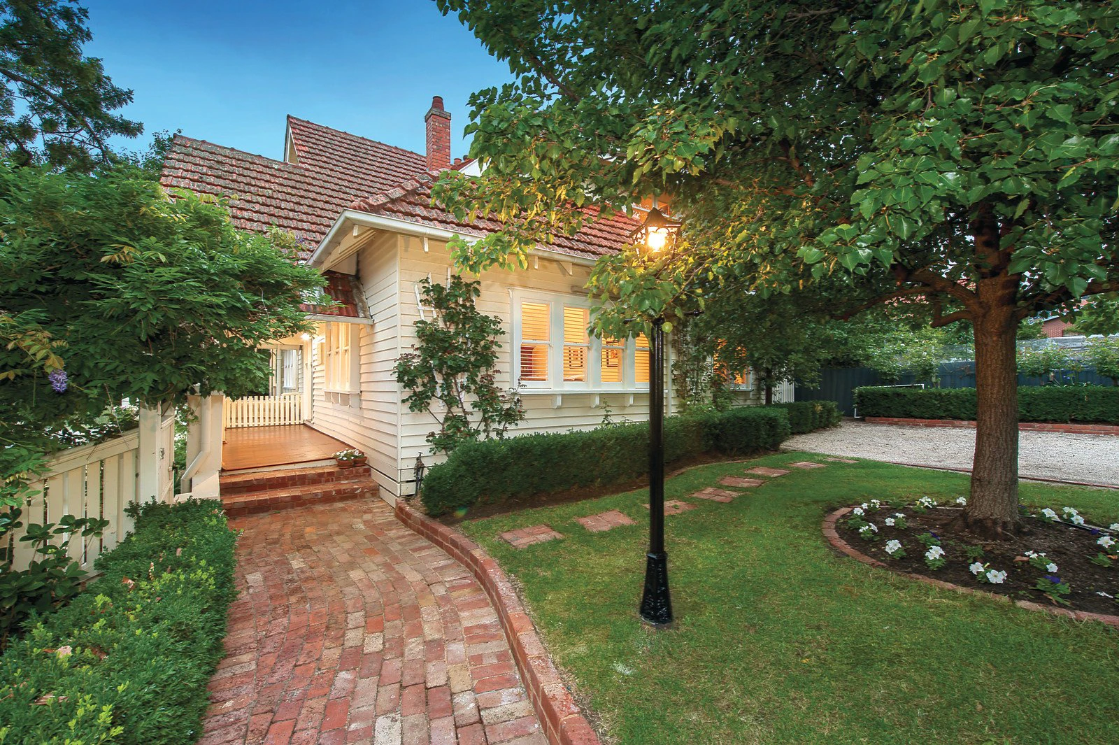 4 Arthur Street, Surrey Hills, VIC