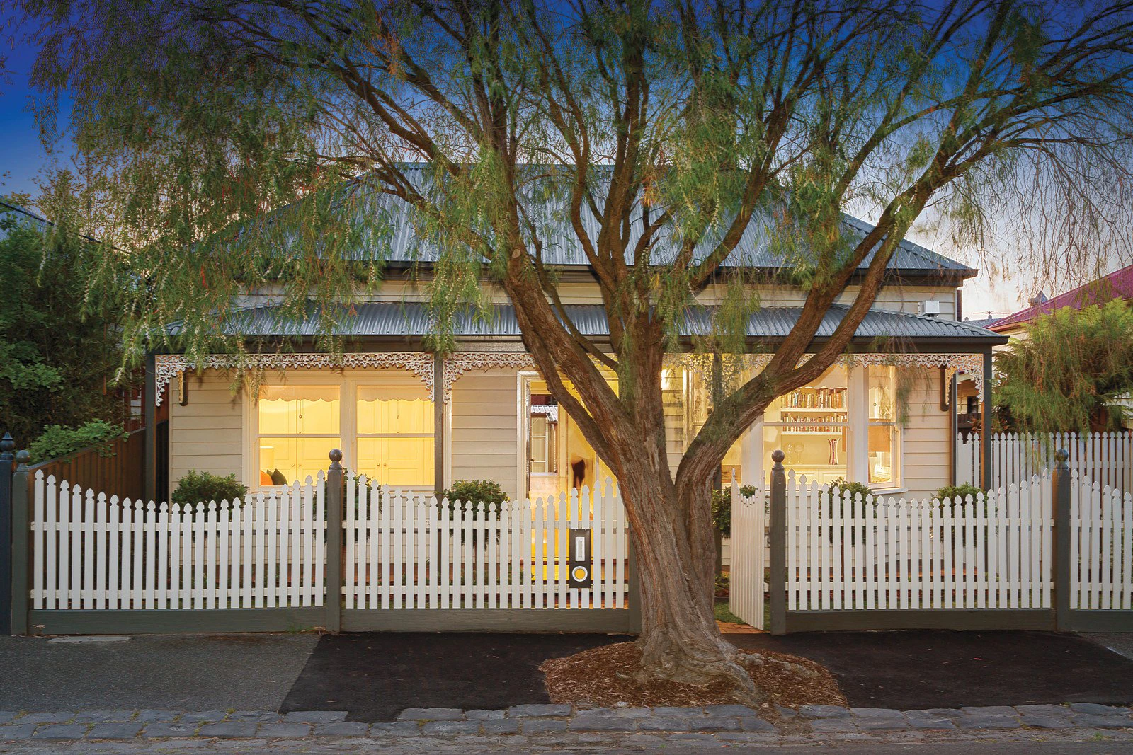 8 Colvin Grove, Hawthorn, VIC