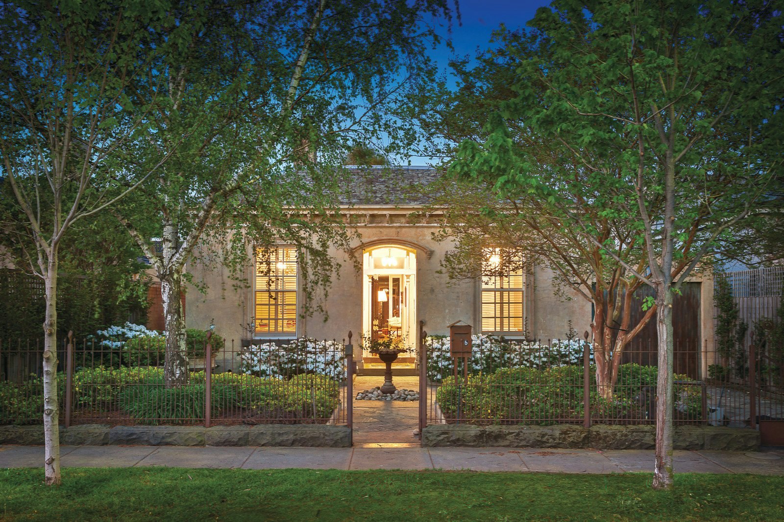 5 Elm Grove, Armadale, VIC