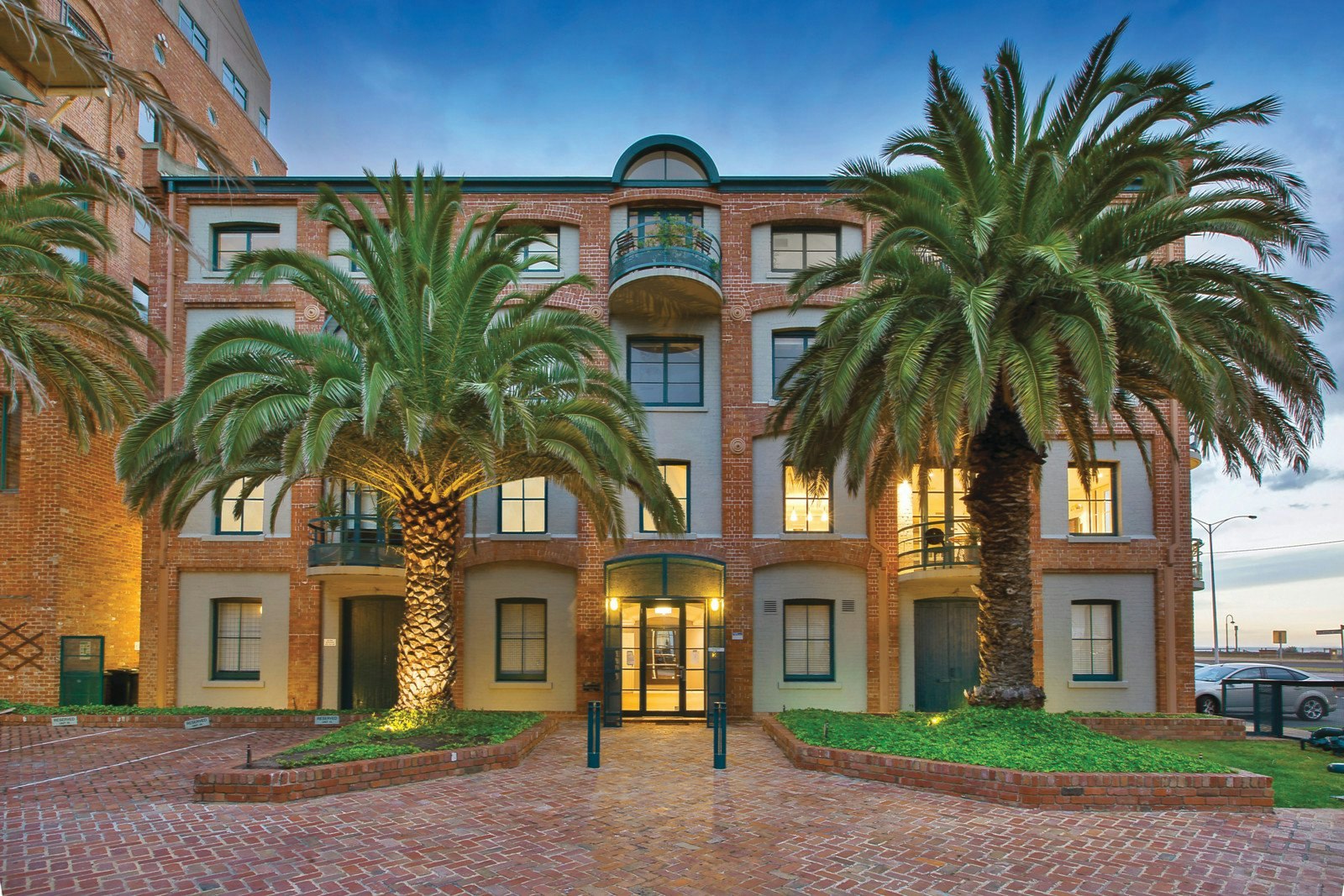 13/9 Beach Street, Port Melbourne, VIC